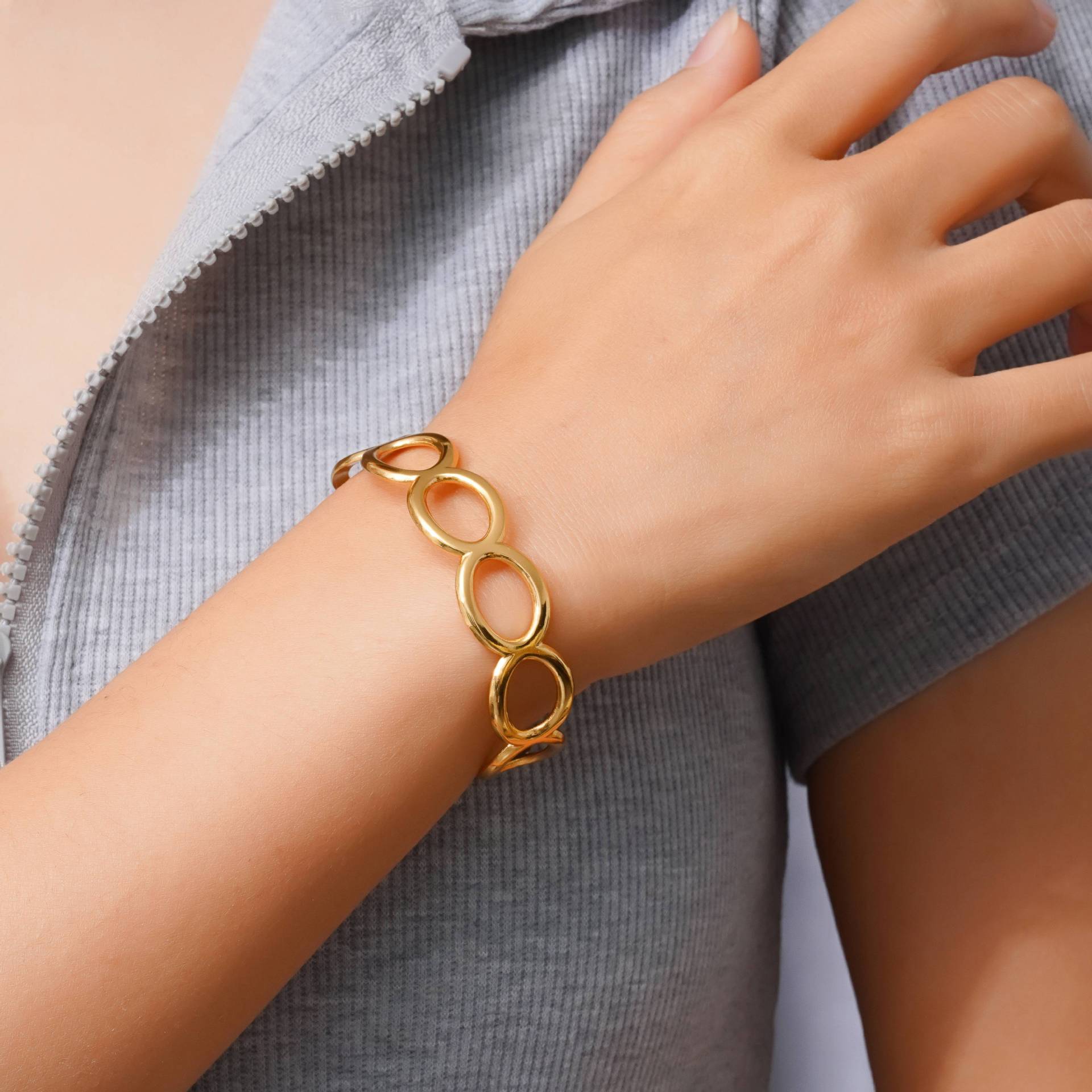 Exclusive stainless steel open bangle for women, C-shaped oil-pressed bracelet accessory