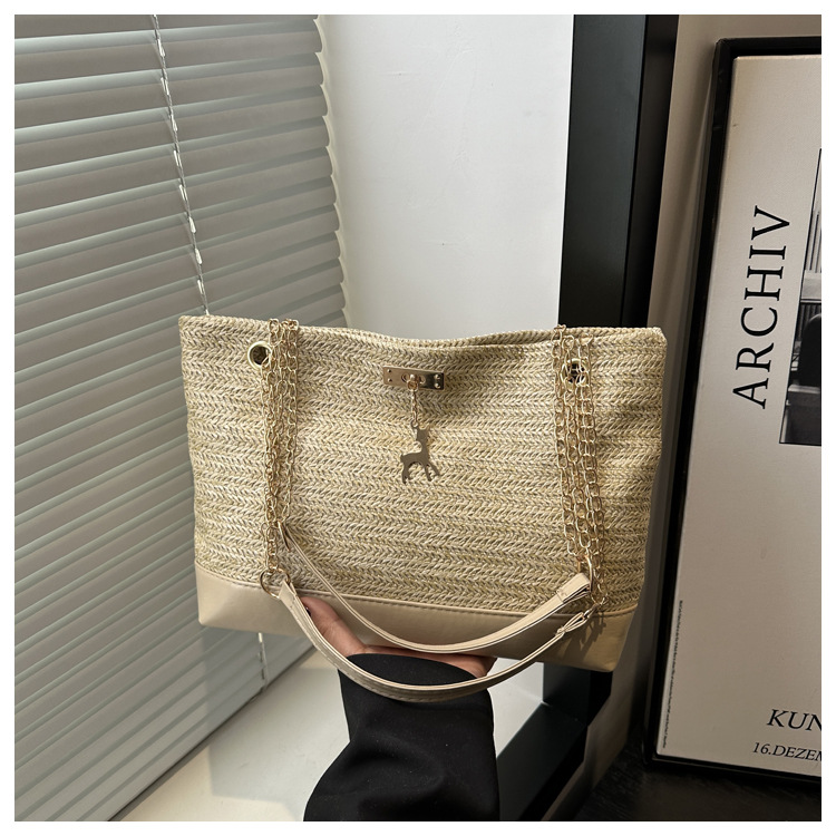 2026 New Straw Woven Tote Bag Women Summer Large Capacity Chain Woven Single Shoulder Bag Commuter Vacation Beach Bag