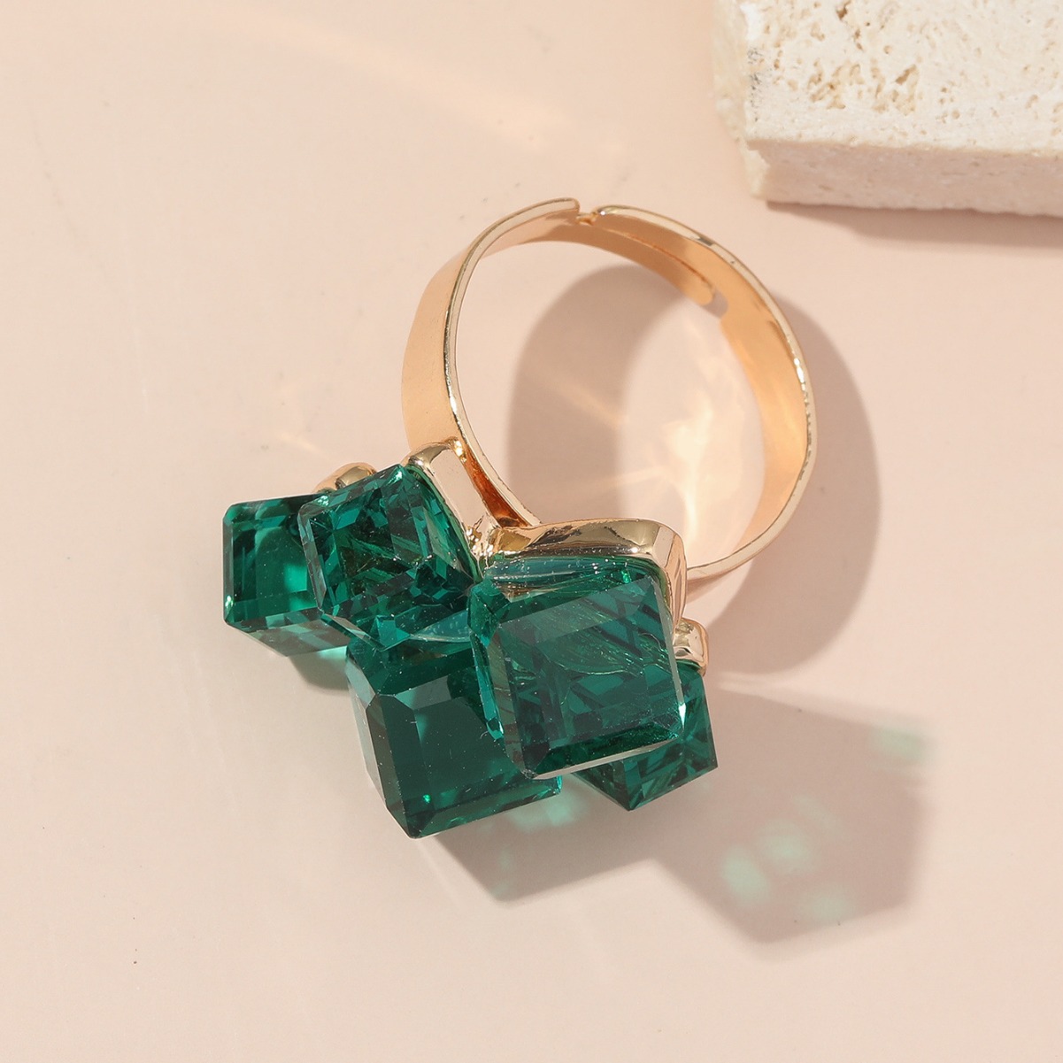 High-quality three-dimensional cube jewelry inlaid with Austrian amethyst ring for women's index finger