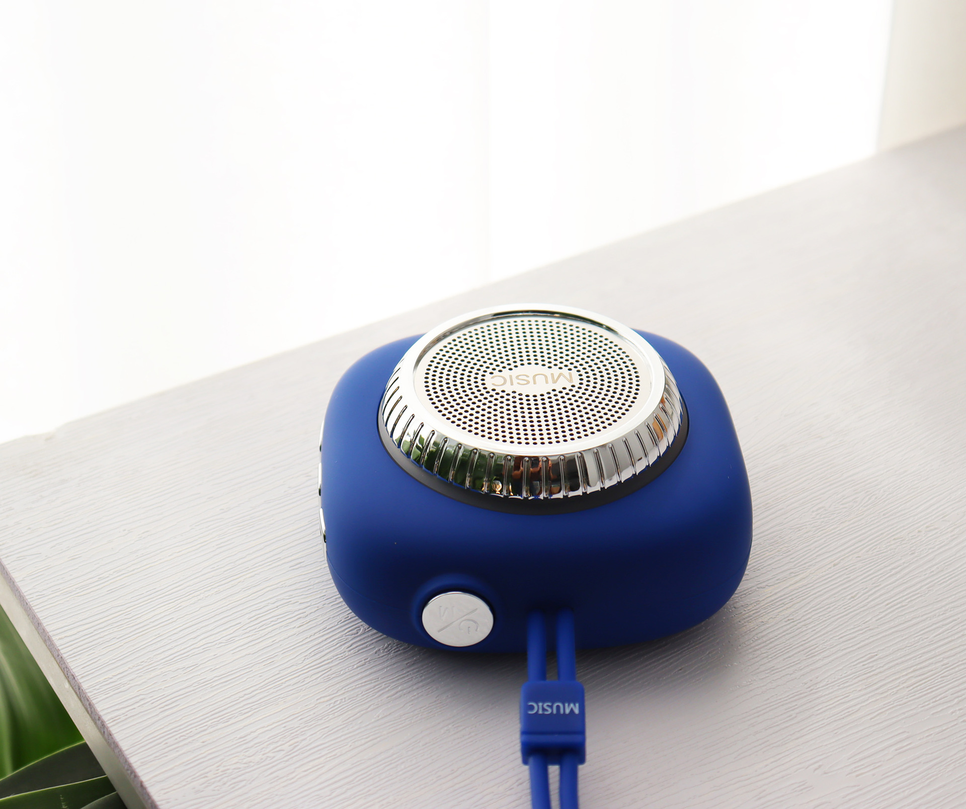 Bathroom waterproof suction cup small speaker, outdoor mini portable colorful light wireless gift speaker camera