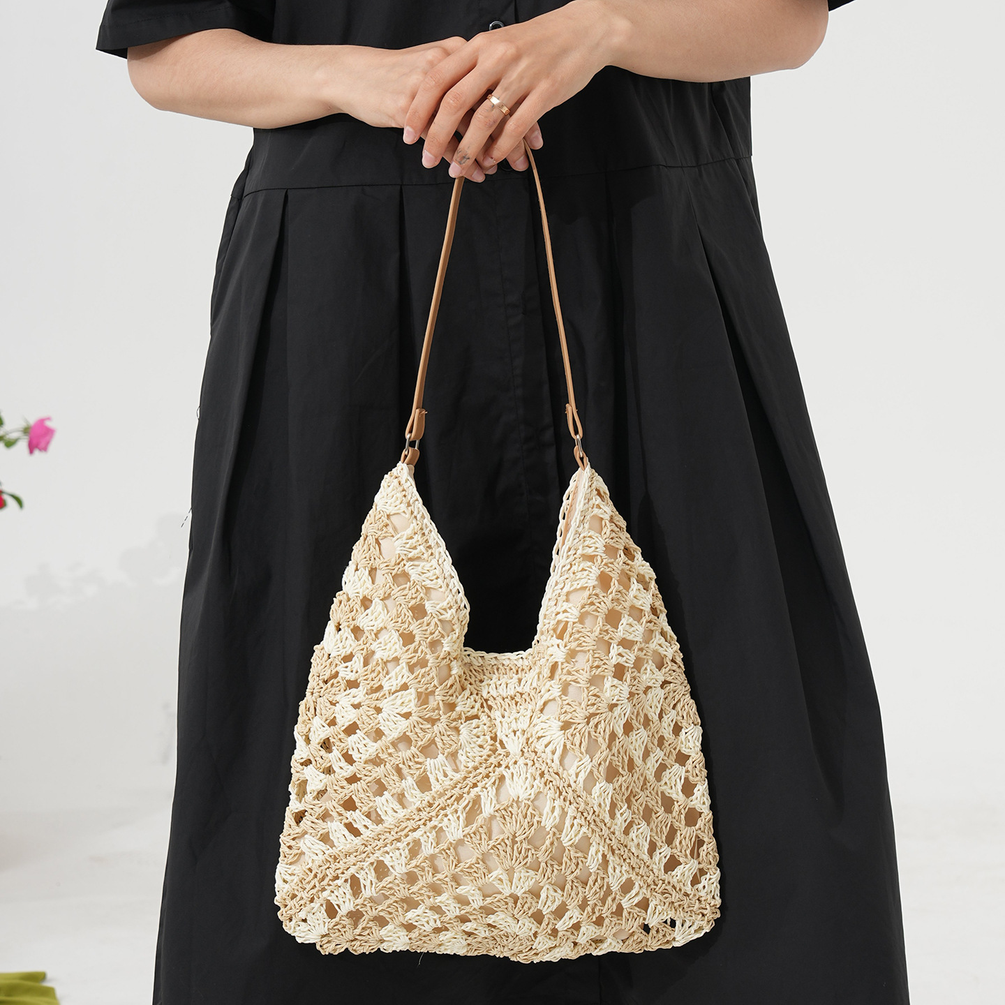 Hollow Paper Rope Straw Bag New Handwoven Bag Women's Large Capacity Single Shoulder Tote Bag Vacation Beach Bag