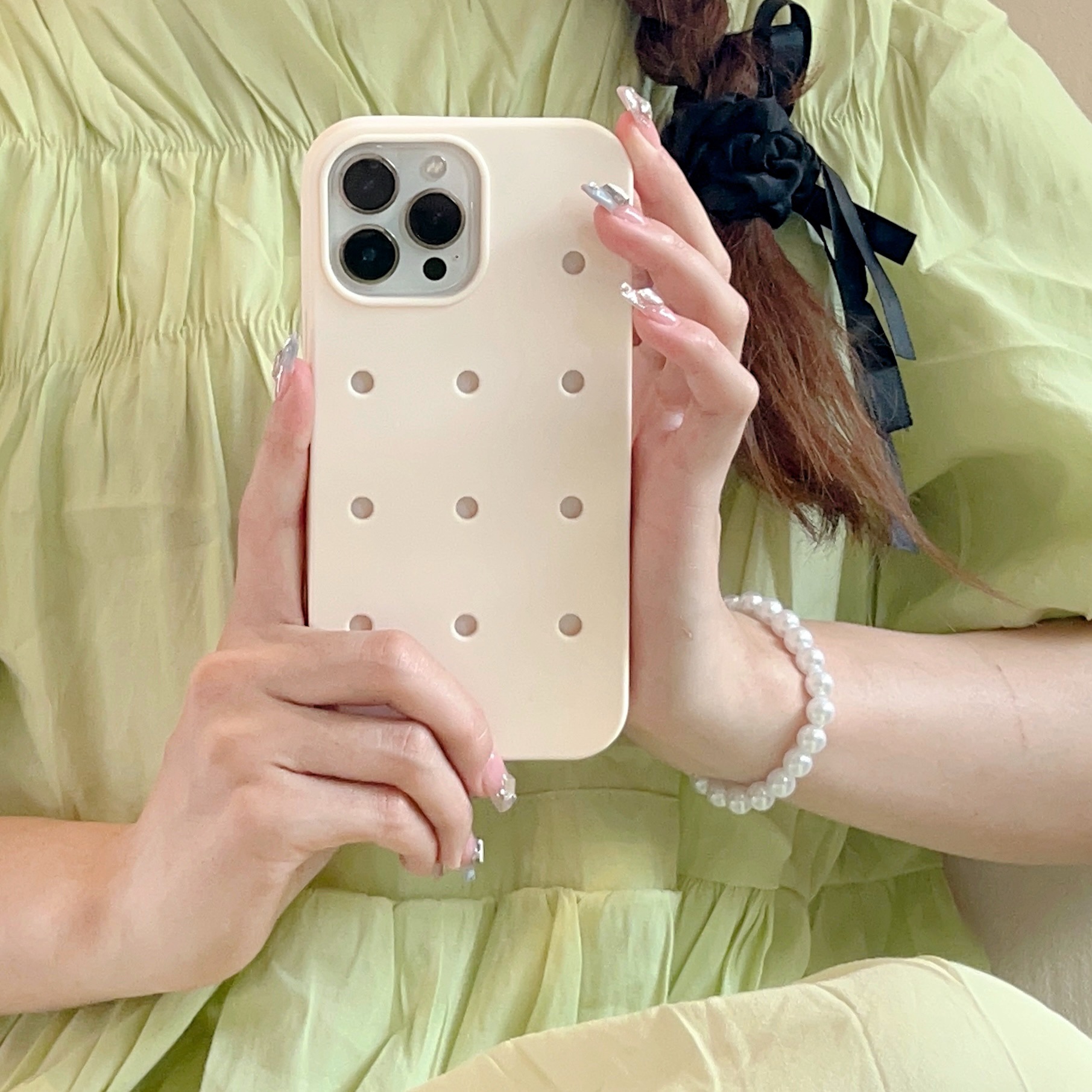 Japanese and Korean compatible iPhone 13/16 solid color hole 14pro phone case silicone 15 Apple 17 promax niche