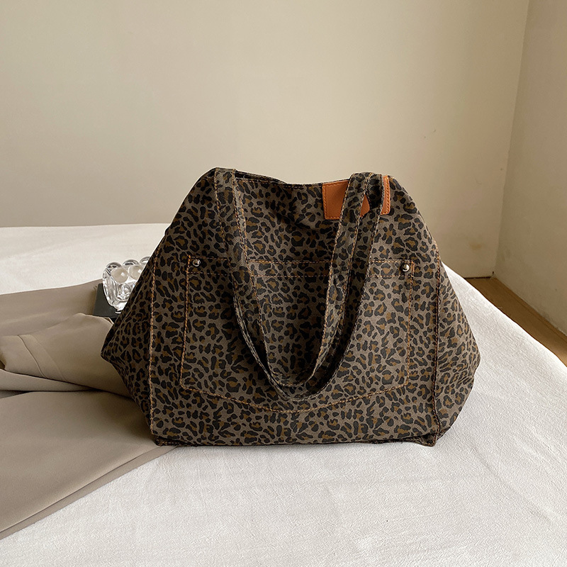 Leopard print single shoulder bag 2026 autumn new simple commuting tote bag