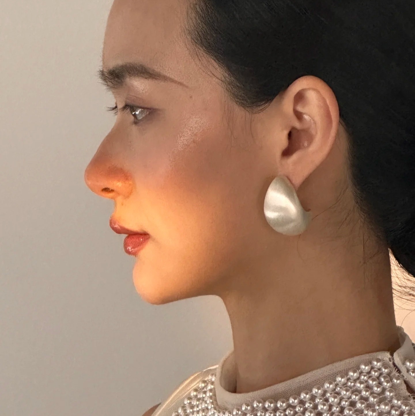 Exaggerated wide surface water drop heavy-duty brushed stud earrings for women