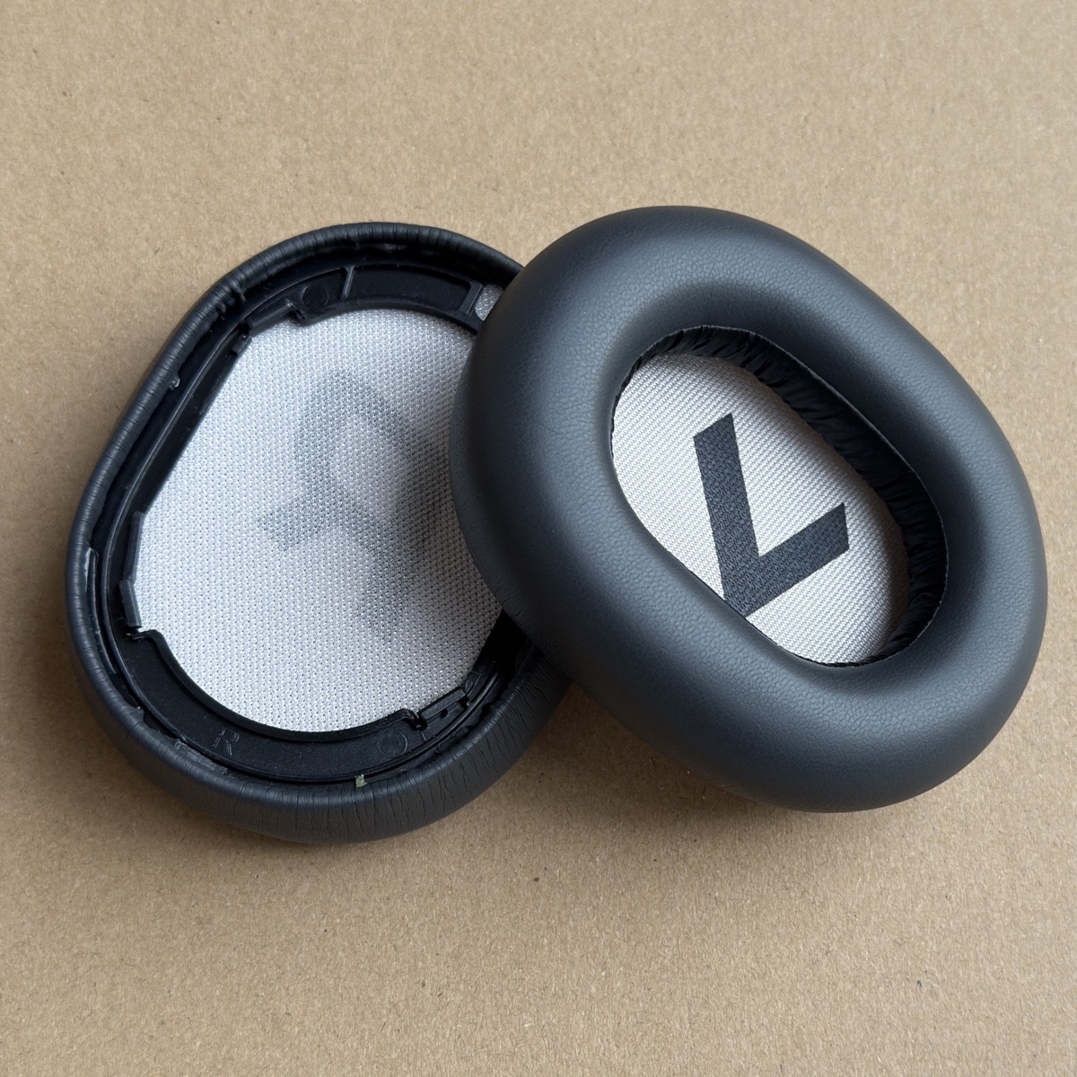 Applicable to Plantronics BackBeat Pro 2 SE 8200UC headphone pads over-ear sponge pads