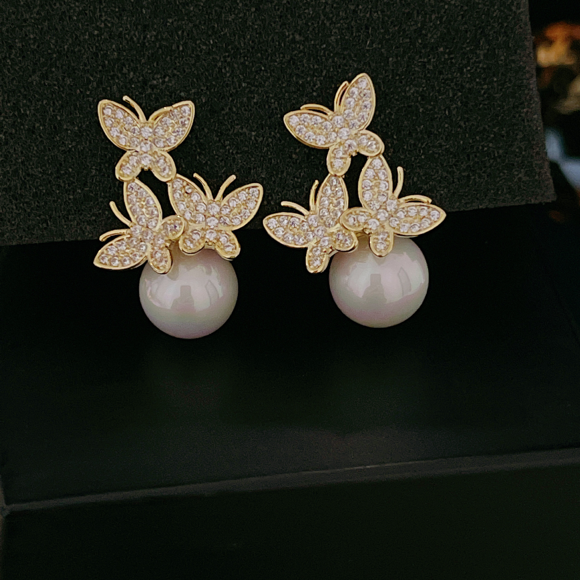 Silver Needle New Super Sparkling Full Diamond Lily Ear Studs Women Pearl Earrings Ear Drops