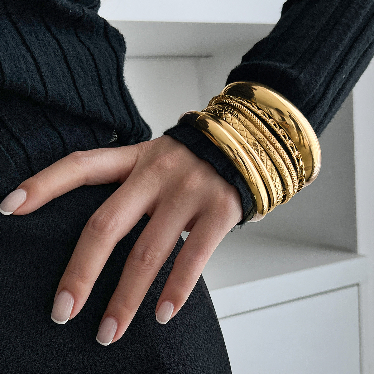 Metal smooth bangle set for women exaggerated threaded wide bangle bracelet