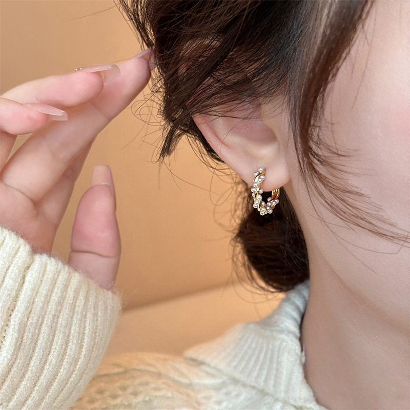 Pearl Circle Ear Cuff Earrings for Women Unique Small Exquisite Earrings 2025 New