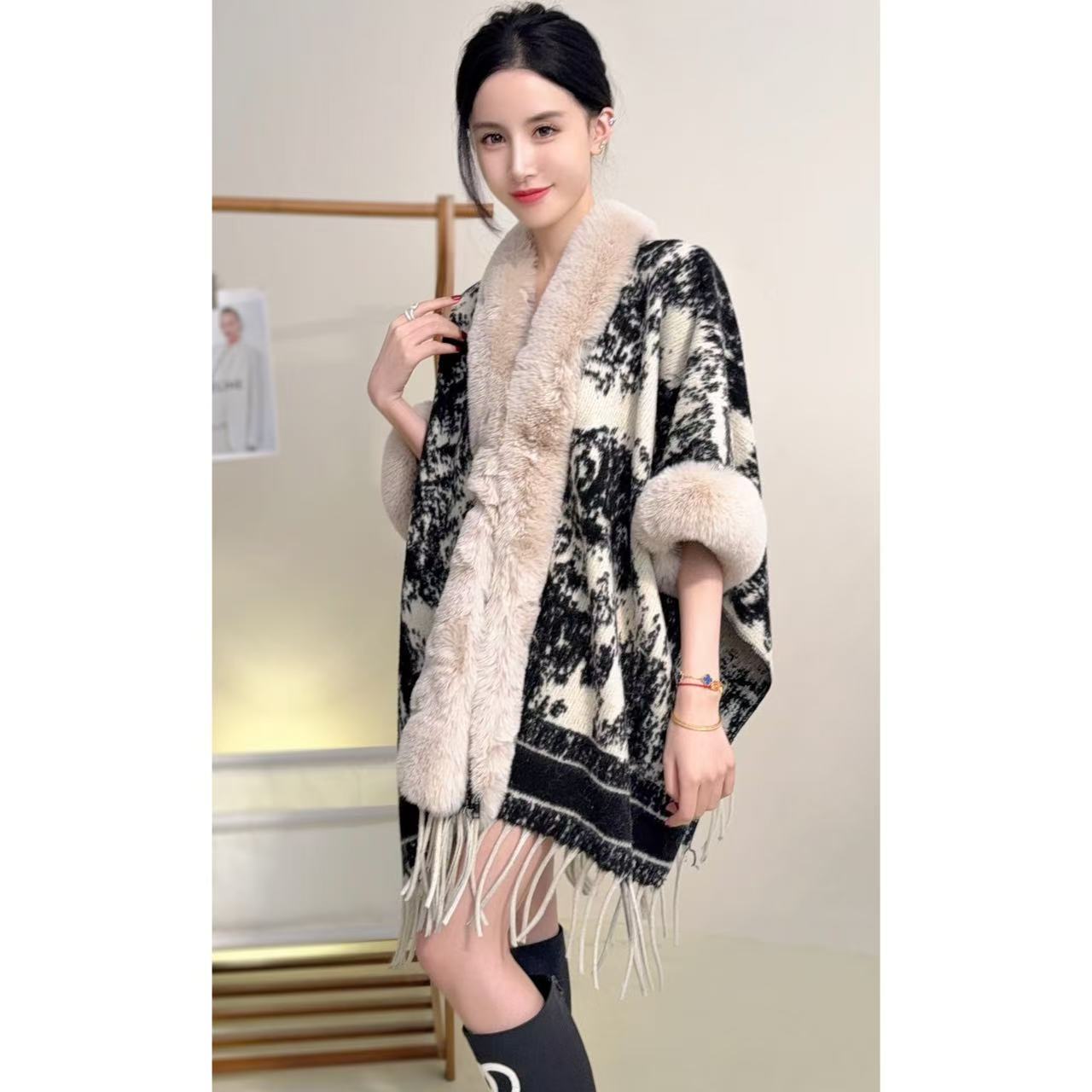 2026 Winter Japanese and Korean Sweet Ink Painting Shawl Women's Ethnic Style Fur Collar Fringe Outerwear