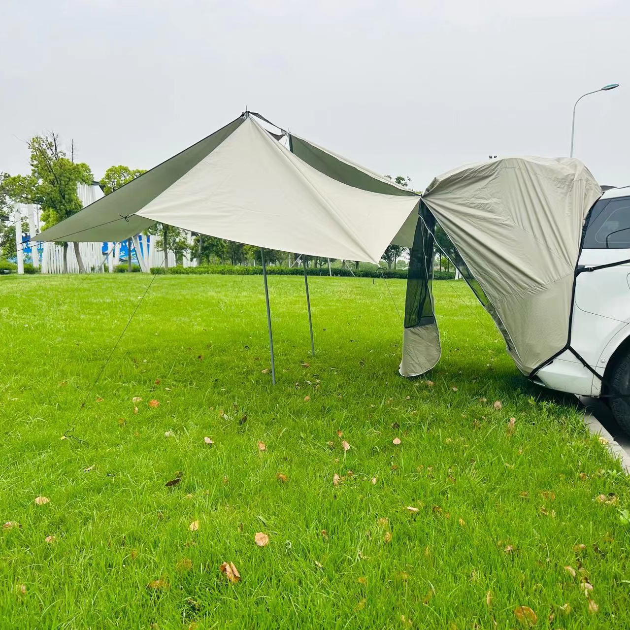 Outdoor SUV self-driving barbecue camping car tail extension tent, sunshade rainproof car travel trunk tent