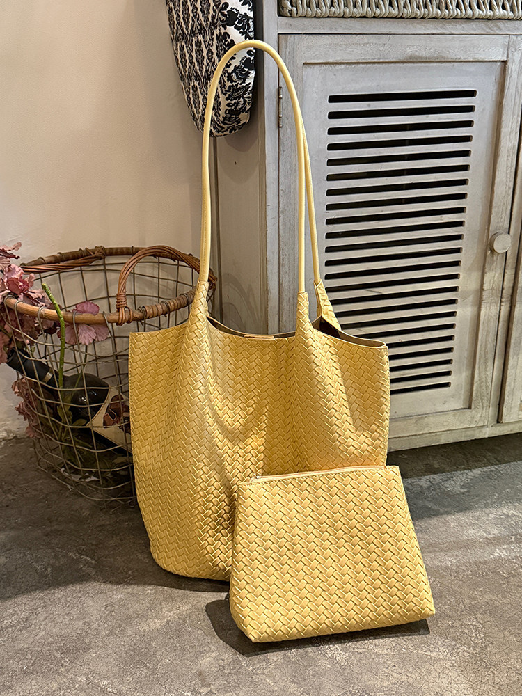 2026 New Woven Tote Bag for Women Large Capacity Single Shoulder Commute Bag Handheld Bag Underarm Bag