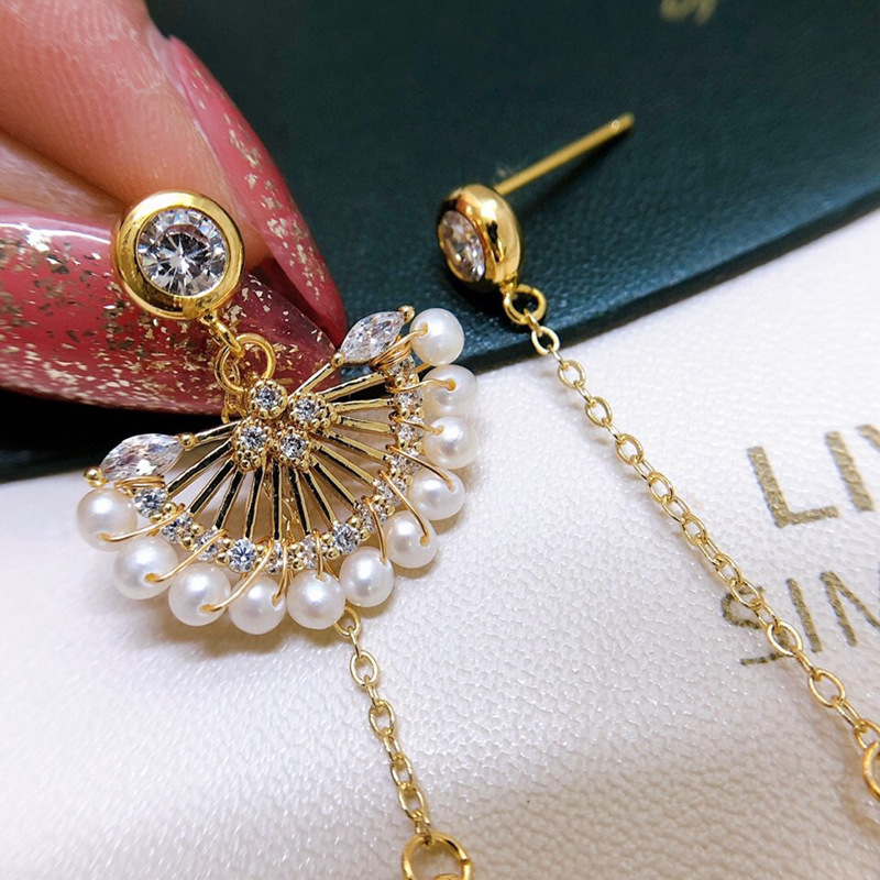 New Fan-Shaped Asymmetrical Earrings Handwoven Natural Freshwater Pearl Ear Studs Niche 925 Silver Needle for Women