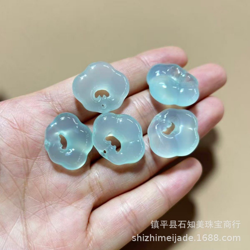 绳子随机配送 · 蓝玉髓祥云锁（小号）约22*19mm