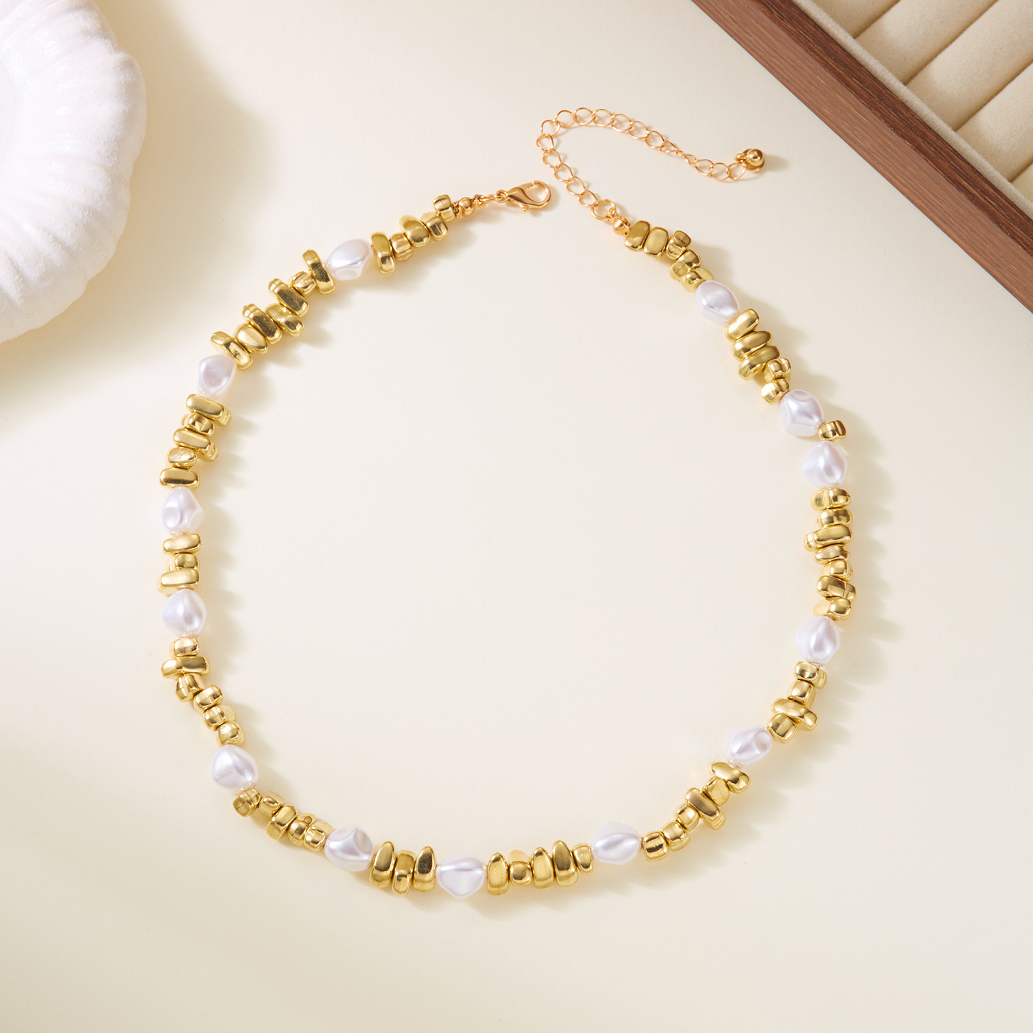 Women Necklace Baroque Palace Style Imitation Pearl Tassel Necklace Geometric Flat Snake Bone Necklace