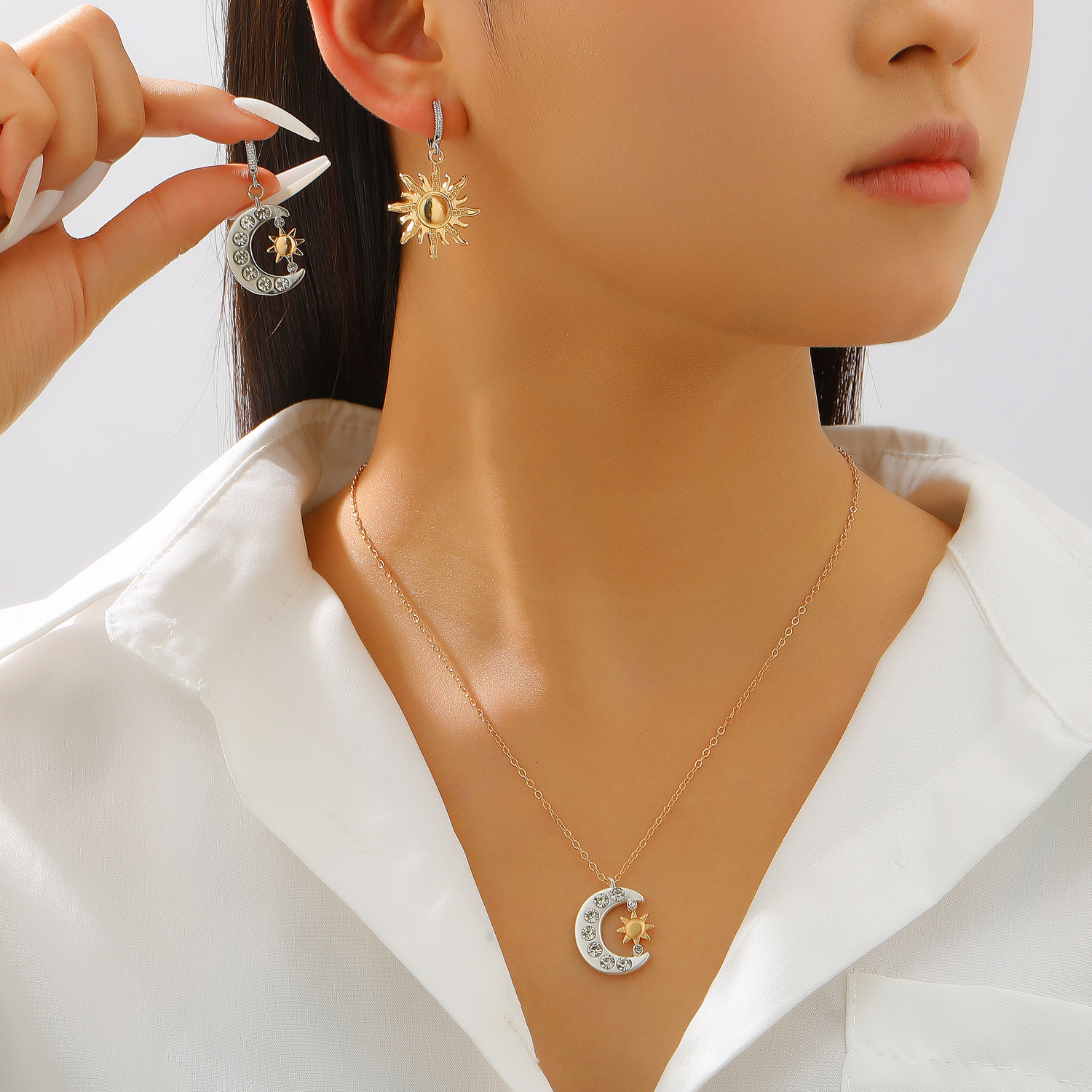 Luxurious Diamond Star Moon Pendant Necklace Festival Women's Clothing Matching Star Moon Collarbone Chain