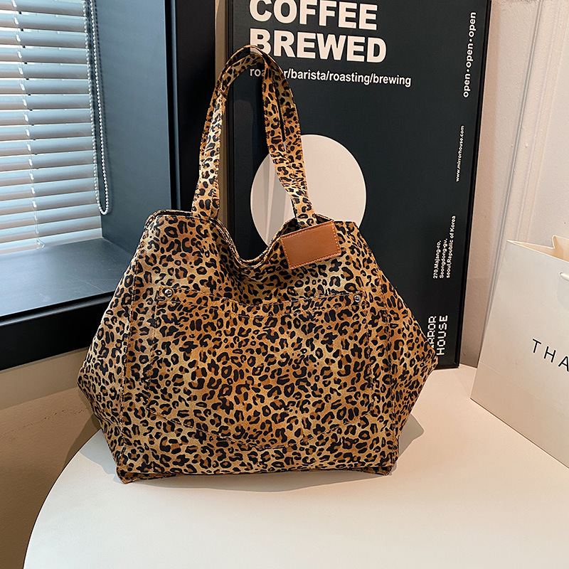 Leopard print single shoulder bag 2026 autumn new simple commuting tote bag