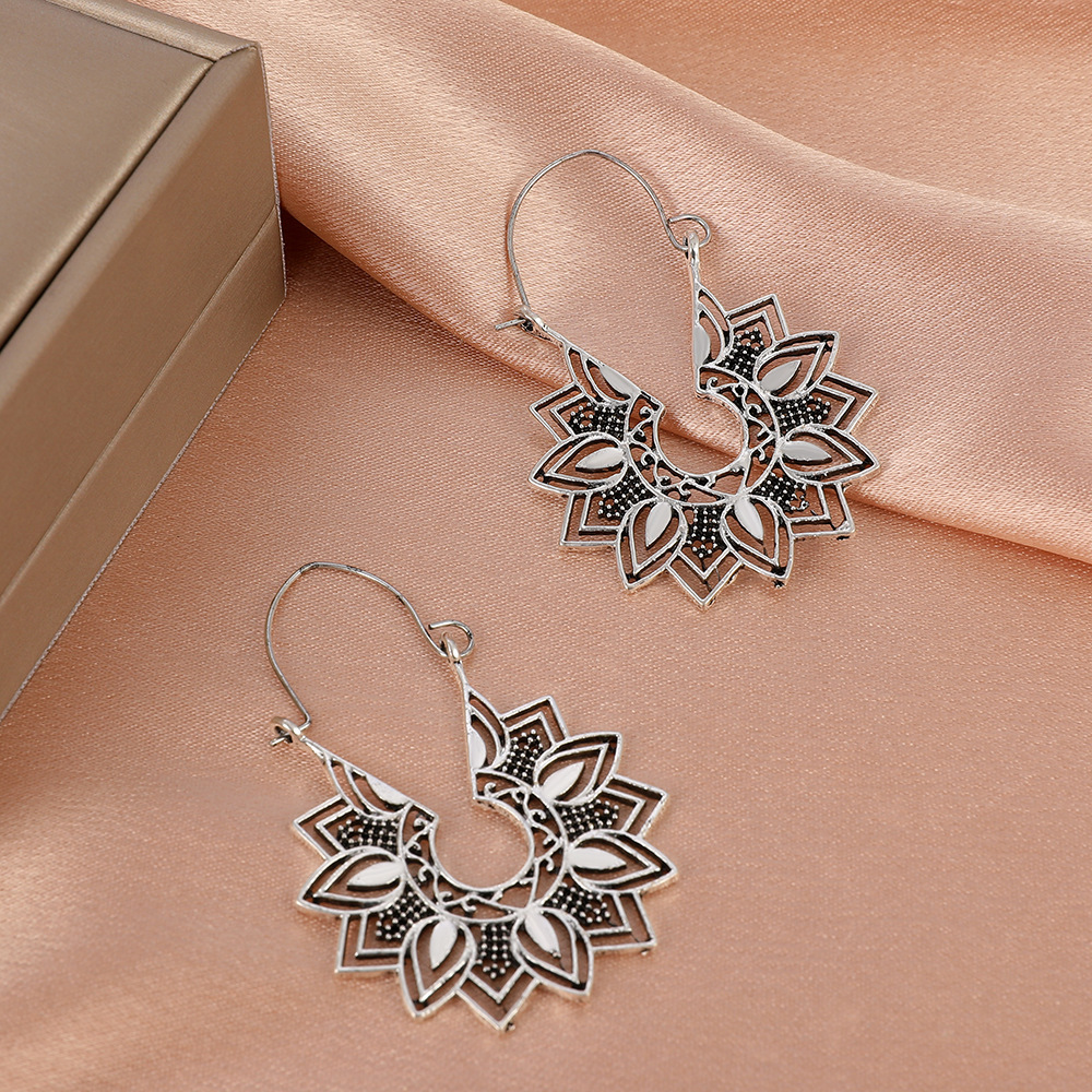 Ethnic Style Earrings Exotic Flavor Metal Hollow Flower Earrings Bohemian Carved Palace Style Ear Drops