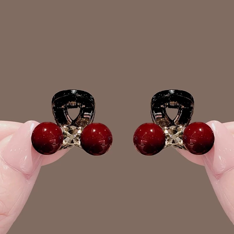 Delicate pearl small claw clip for women forehead side small clip 2025 new bangs clip rhinestone hair clip hair accessory