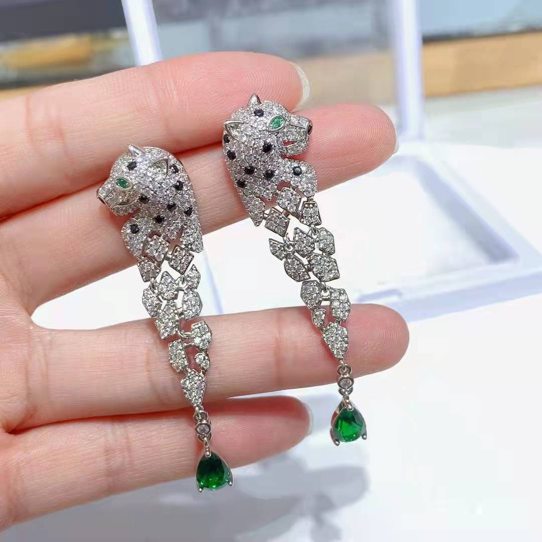 Green gemstone earrings inlaid with diamonds three-dimensional leopard pearl earrings S925 silver earrings luxury ear accessories