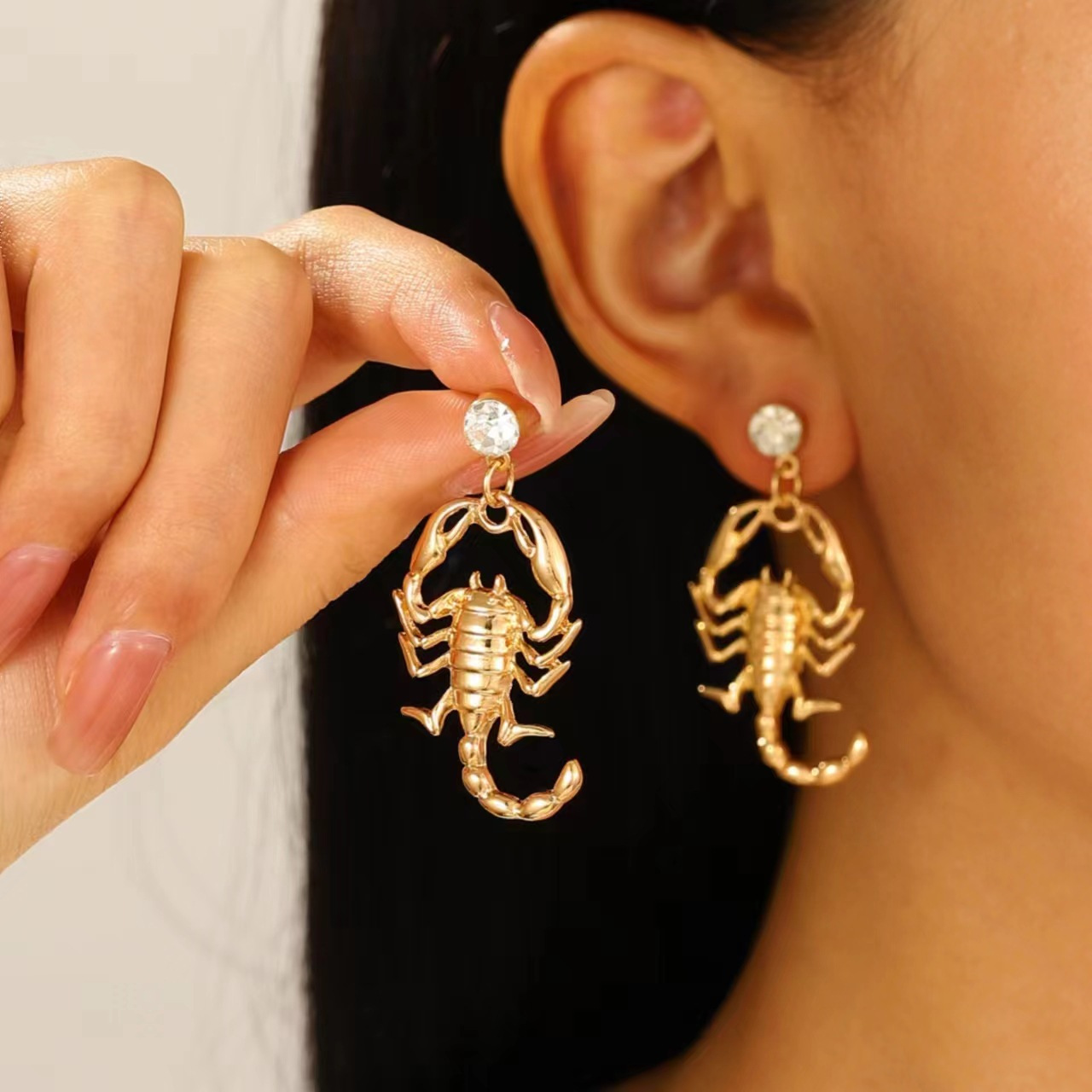 New Single Metal Hand Jewelry Exaggerated Micro-Set Scorpion Three-Dimensional Connected Finger Bracelet Women