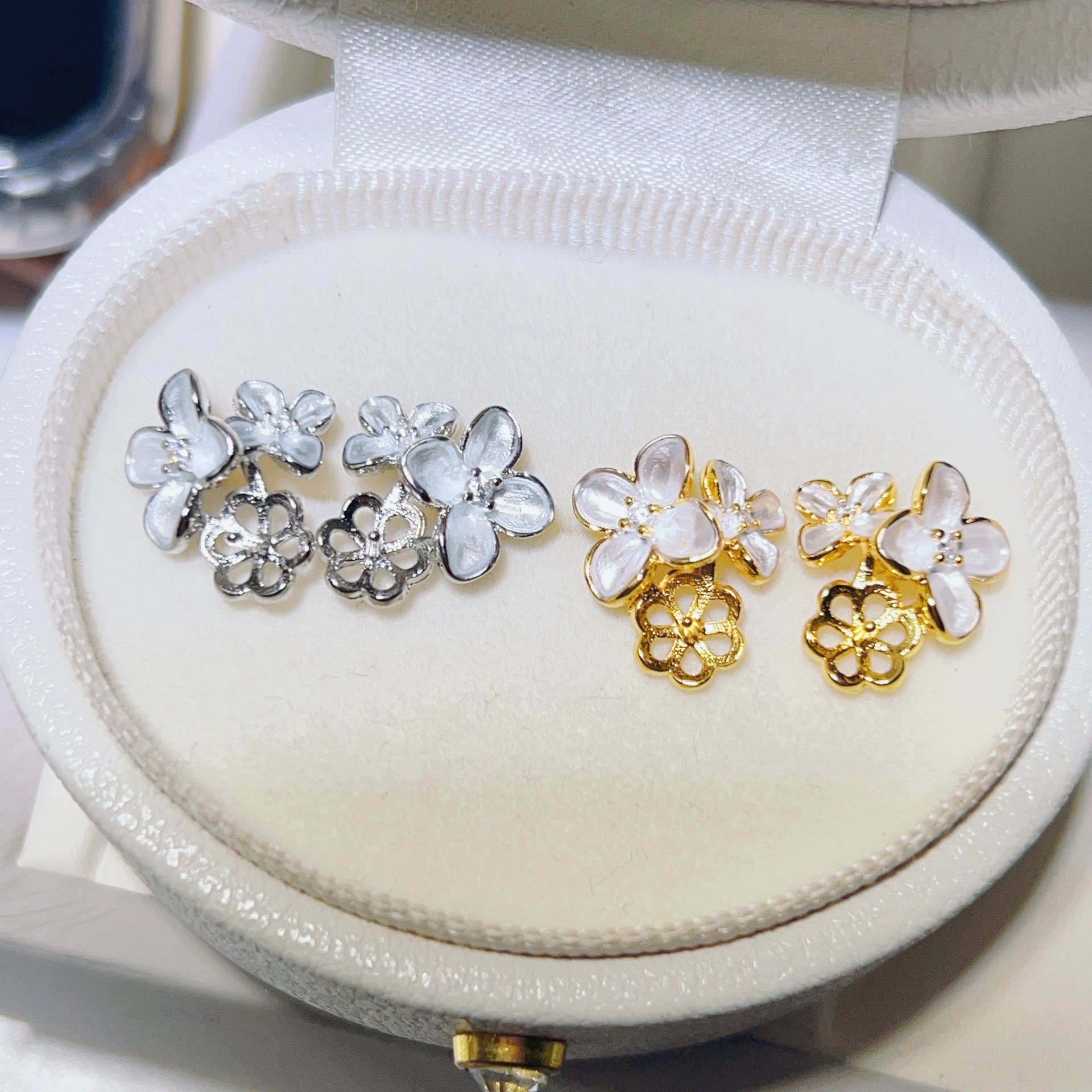 金色托（不含珠） · P1336滴油大小白花（7.5-8mm）