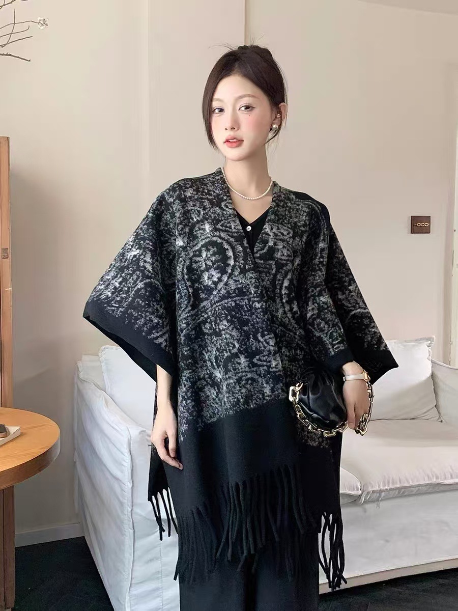 Autumn Winter New Plaid Shawl Outer Wear Tassel Shawl Cape Cape Scarf Coat Women