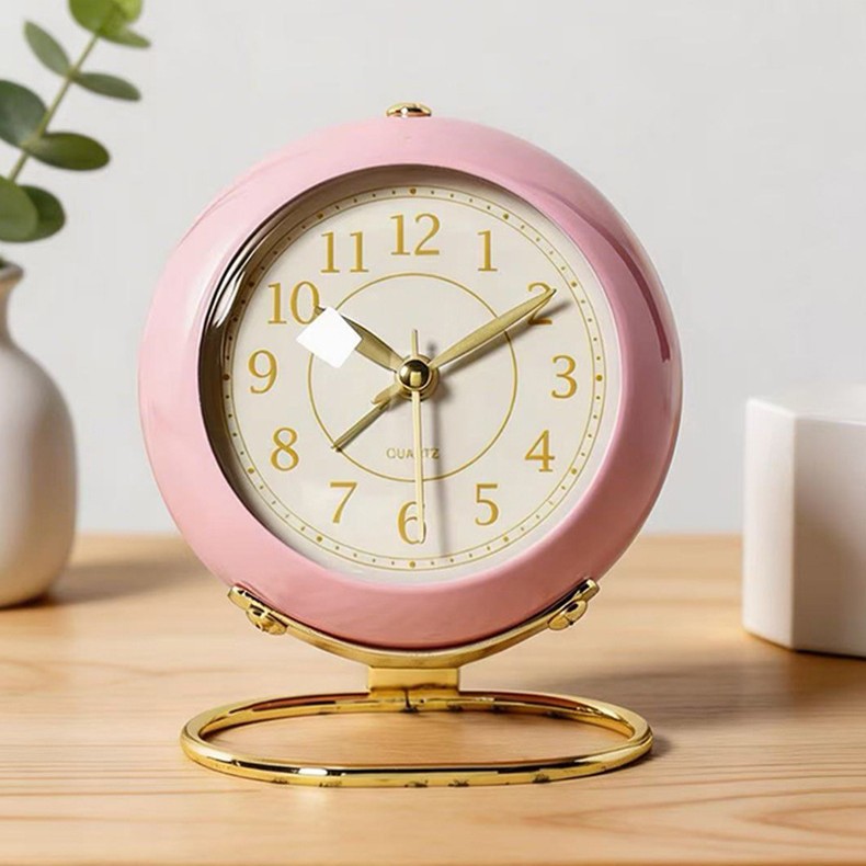 Metal Small Alarm Clock, Bedside Silent Desk Clock, Decorative Ornament Quartz Clock