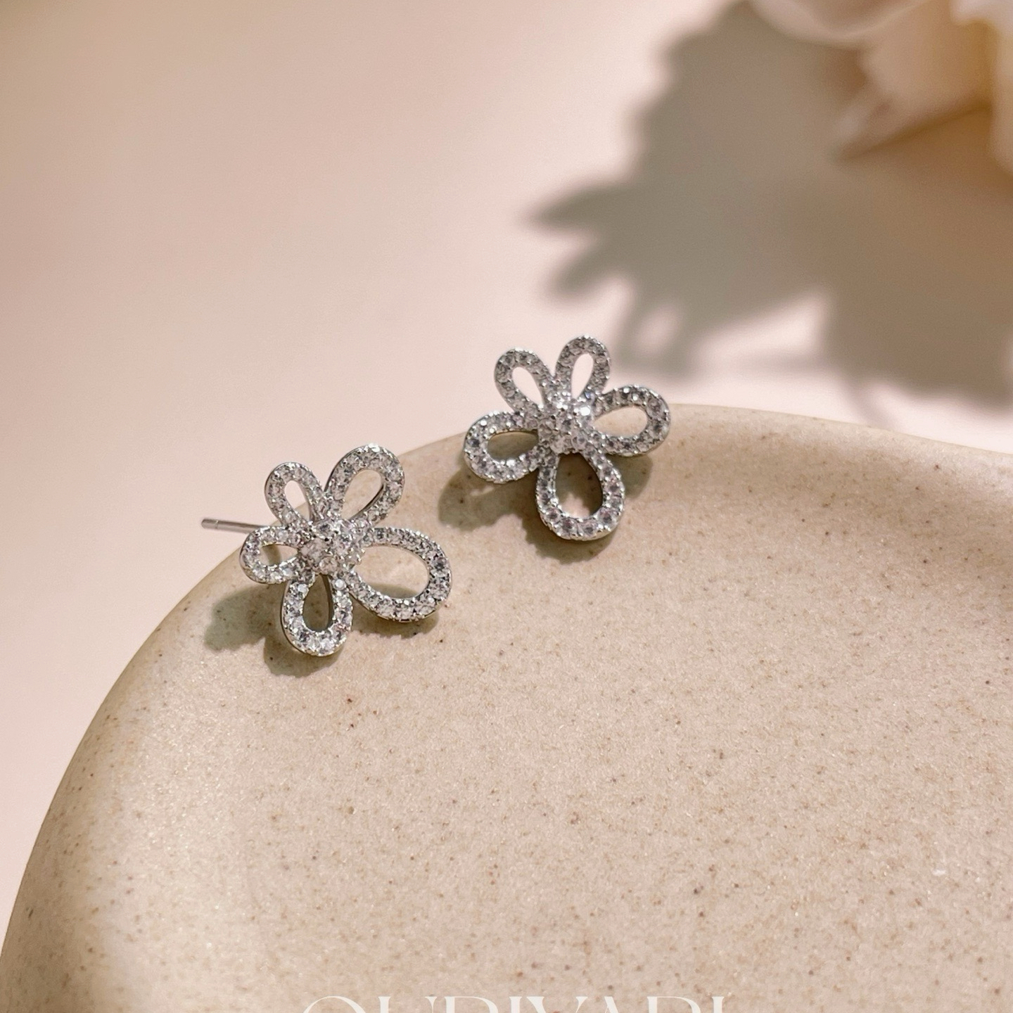 Oubiyabi Ear Studs Delicate Gentle Cute Earrings Ear Accessories Commute 19158