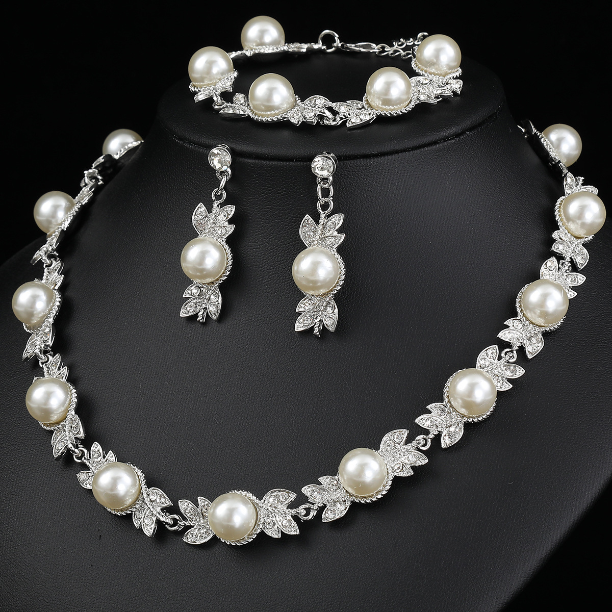Niche Pearl Necklace Set Collarbone Chain Bride Accessories Jewelry Bracelet