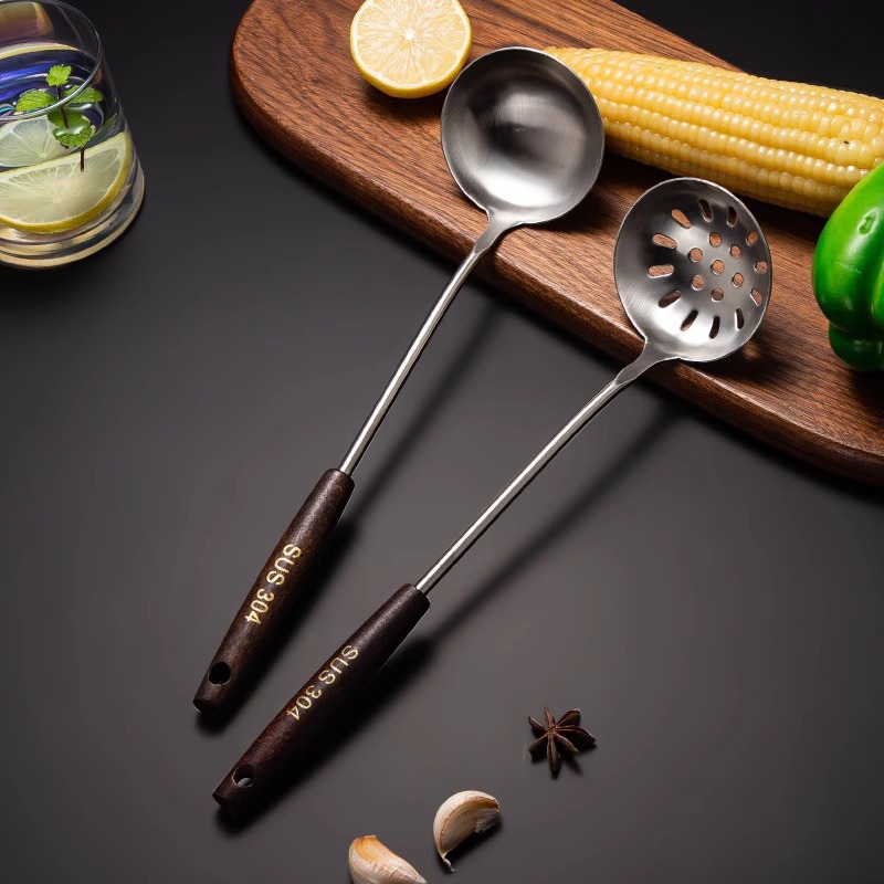 304 Stainless Steel Spatula Frying Spoon Thickened Frying Spoon Soup Spoon Slotted Spoon Home Kitchen Utensils Set Wooden Handle Spatula
