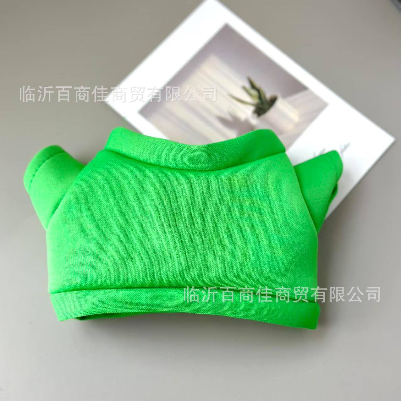 体恤绿色 · 30cm