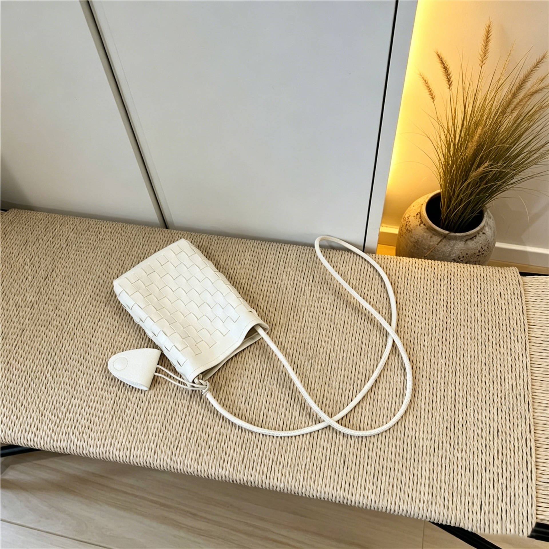 Hand-Woven Phone Pouch Small Fresh Summer Small Bag 2026 New Women Mini Walking Crossbody Bag