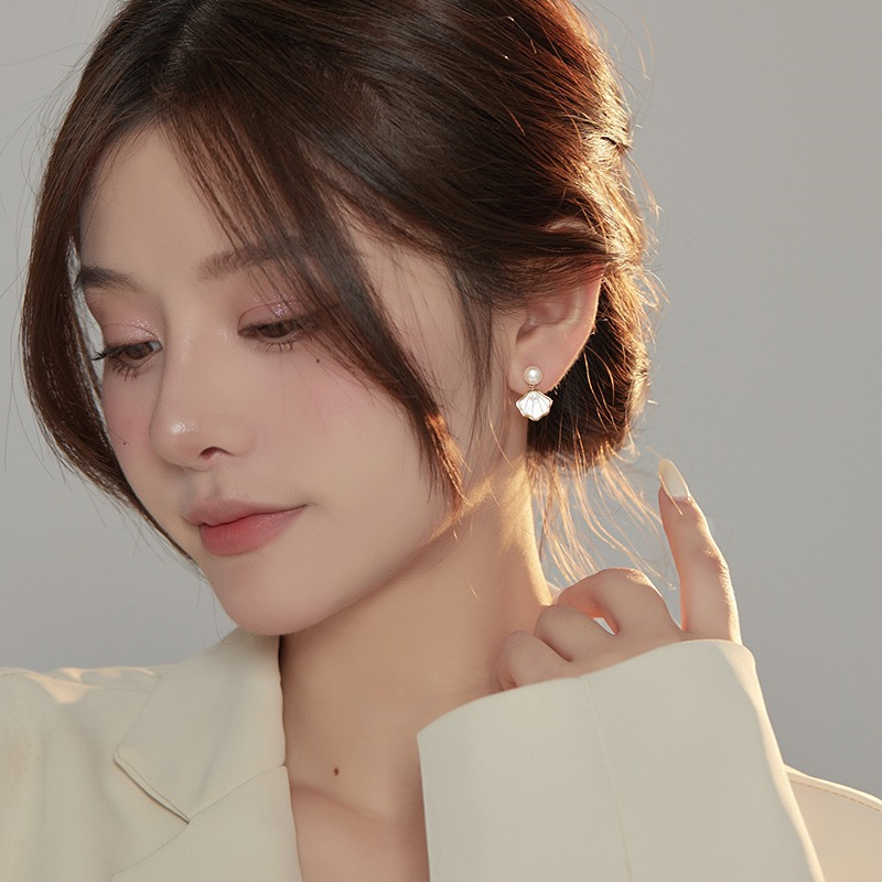 Fan-shaped shell pearl ear studs S925 silver needle earrings women mother-of-pearl ear accessories new ear drops