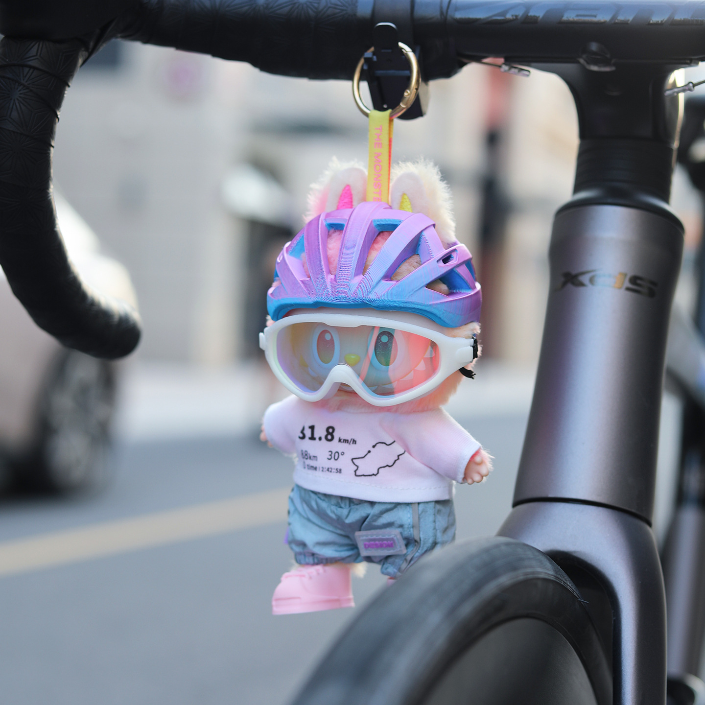 Suitable for Labubu Folding Bicycle Bike labubu Doll Clothes Set Helmet Head Riding Helmet Pendant Decoration