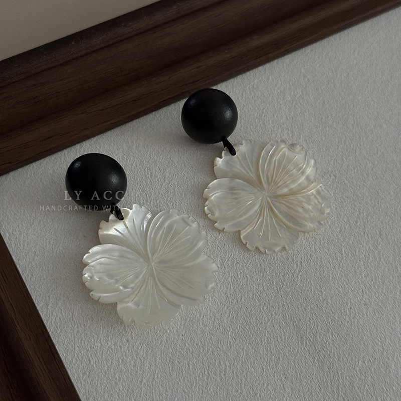 Natural Solid Wood Mother-of-Pearl Shell Geometric Earrings Drop Earrings Commuter Earrings for Women