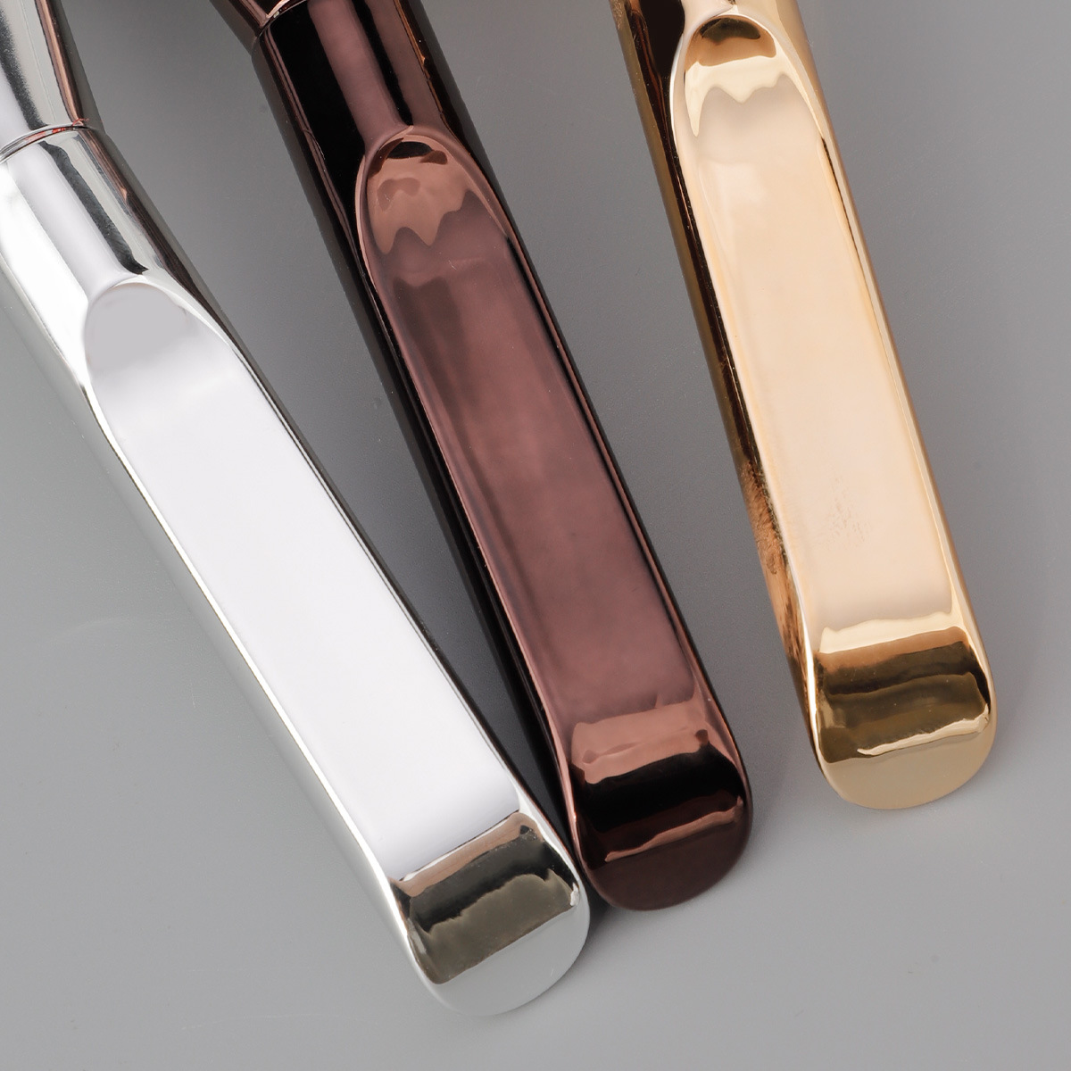 New Makeup Brush Thickened Aluminum Tube Foundation Brush Non-Absorbing Powder No Trace Base Makeup Tongue Shape Brush Face Mask Brush Cosmetic Tool
