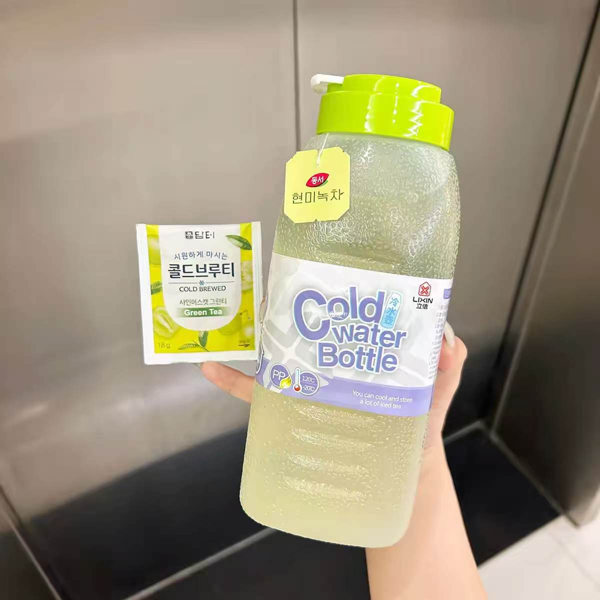 Cold water jug plastic water jug large capacity beverage bottle household refrigerator juice jug barley tea cold water jug commercial