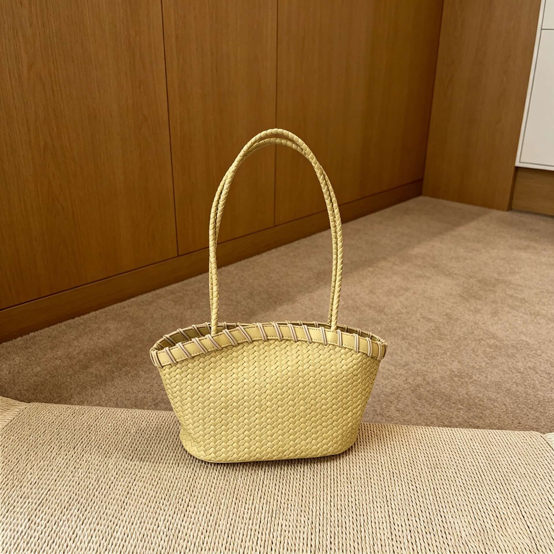 Spring/Summer New Vacation Woven Women Bag Handheld Basket Single Shoulder Shell-Shaped Tote Bag Woven Bag