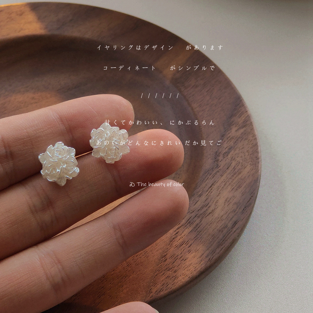 Very beautiful flower! Spring and summer silver needle earrings gentle sweet simple fresh rose earrings new earrings