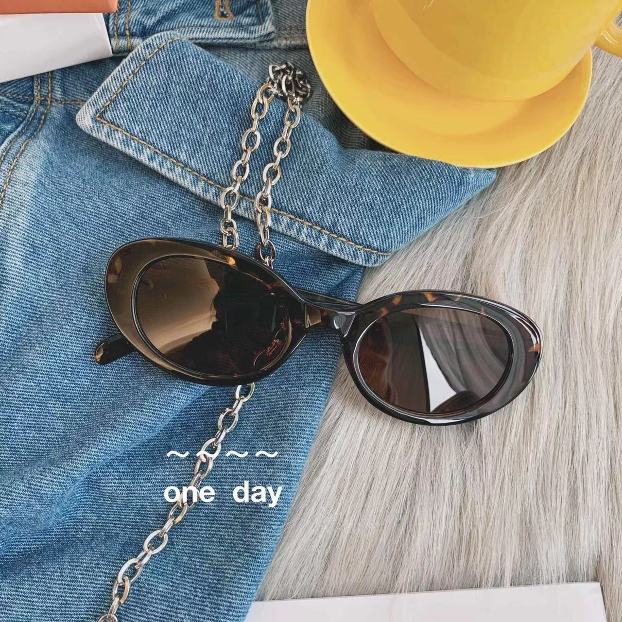 Oval small frame sunglasses for women, UV protection