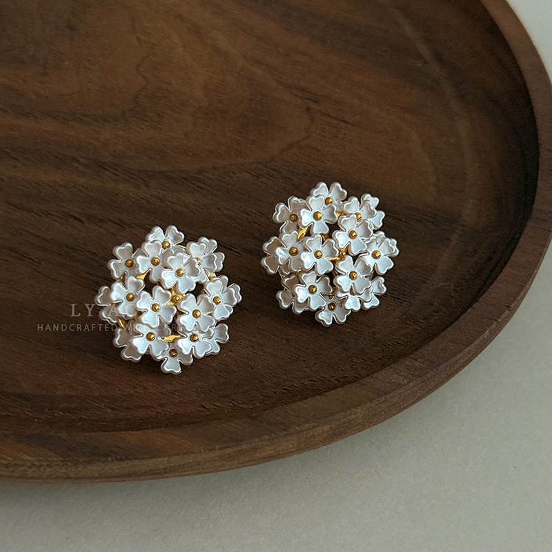 Multi-Layer Three-Dimensional Petal Stud Earrings Simple Elegant Natural Soft Daily Earrings
