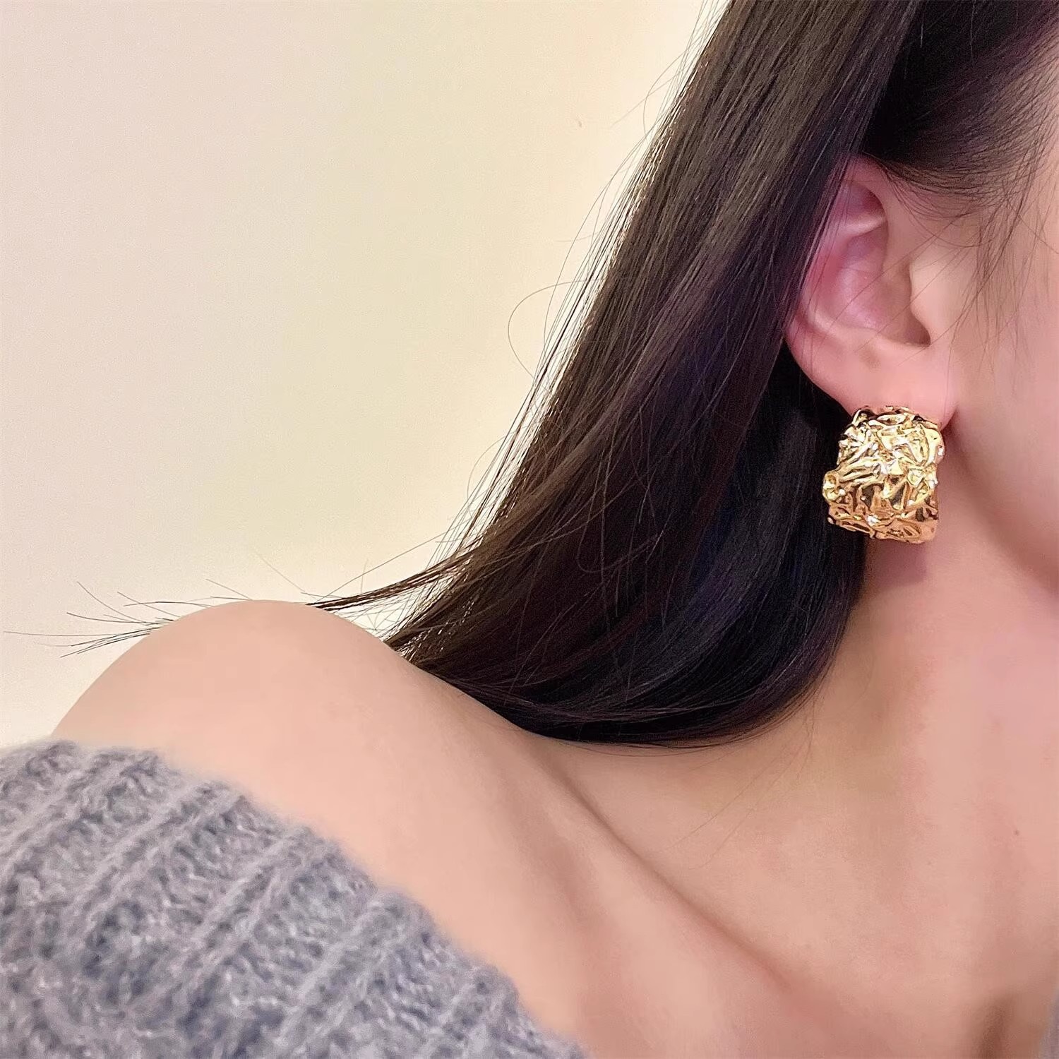 INS Exaggerated Lava C Hoop Niche Wrinkled Wide Face Gold-Plated Ear Hoops Earrings