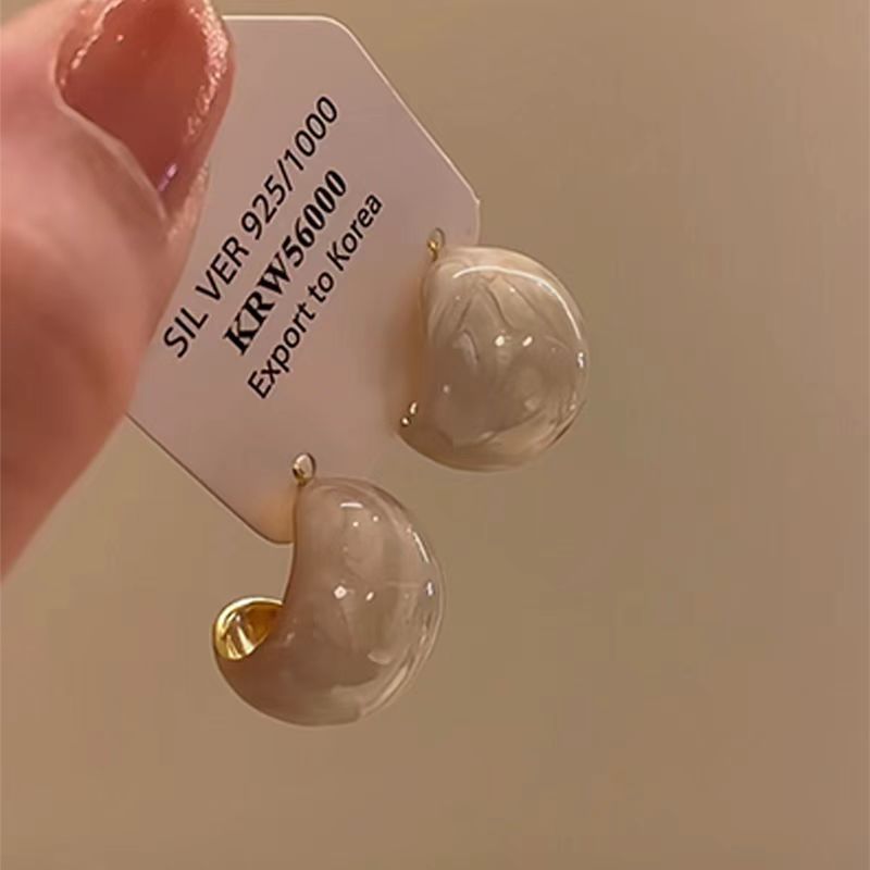 Gentle Small Cream White C-Shaped Bean Stud Earrings for Women Simple Ear Accessories