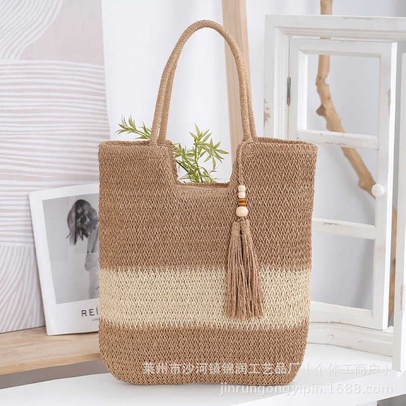 New Chinese style machine-woven contrasting color straw shoulder bag, commuting tote bag, tassel pendant, handmade woven bag