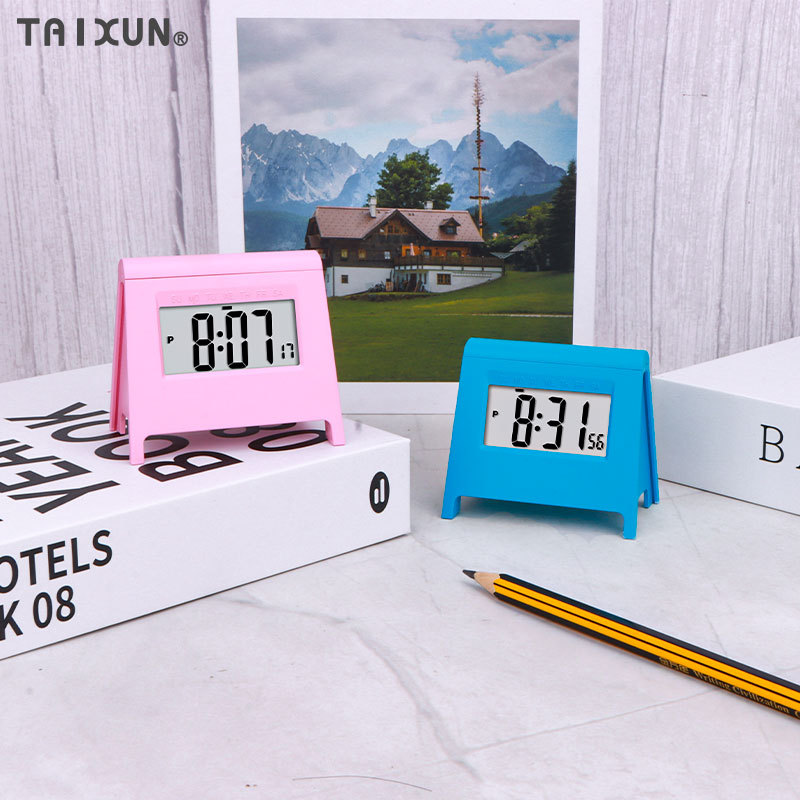 Electronic clock, student mini night light portable desktop decoration, cute and small dormitory clock