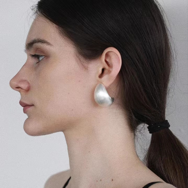 Exaggerated wide surface water drop heavy-duty brushed stud earrings for women