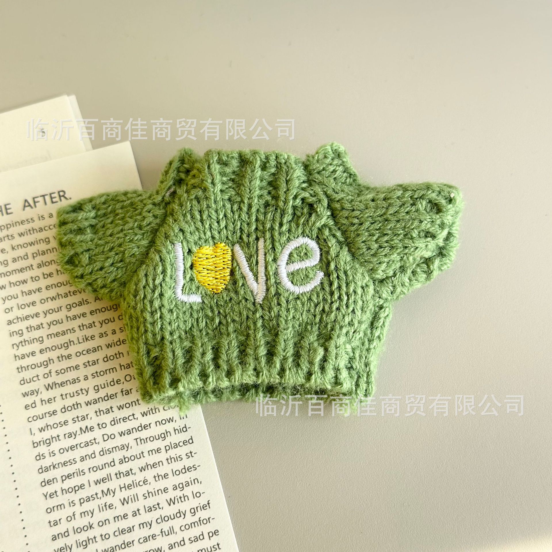 刺绣LOVE绿毛衣 · 高5CM----------宽5CM