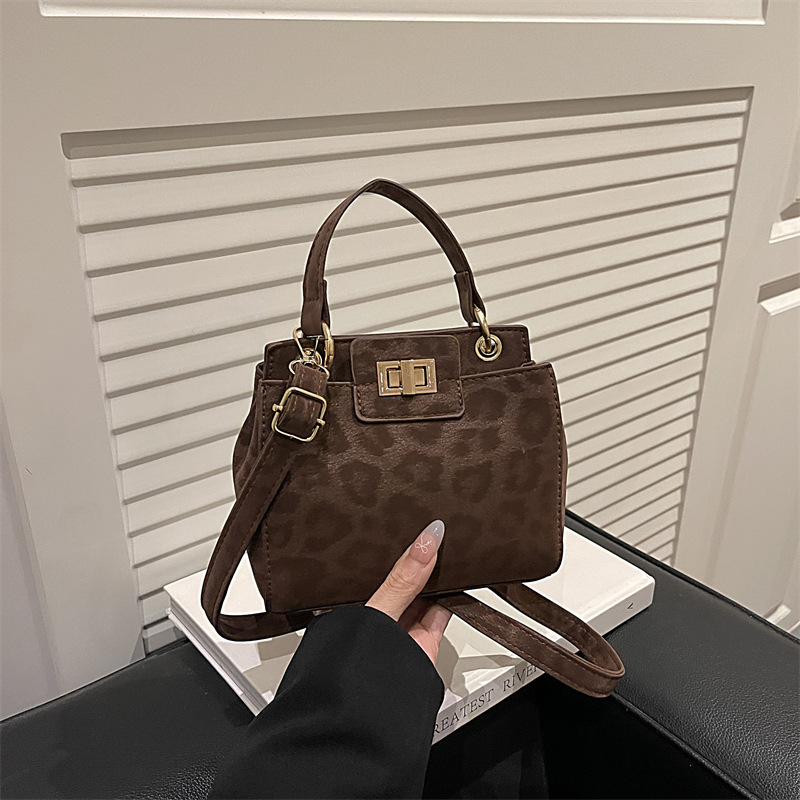 Single shoulder casual small square bag simple 2026 early spring new crossbody bag