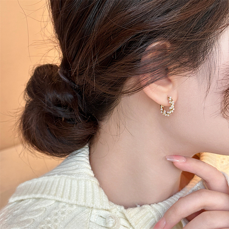Pearl Circle Ear Cuff Earrings for Women Unique Small Exquisite Earrings 2025 New