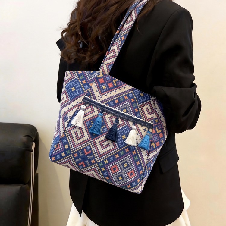 2026 New Large Capacity Underarm Bag Women New Chinese Style Handbag Ethnic Style Fringe Single Shoulder Bag